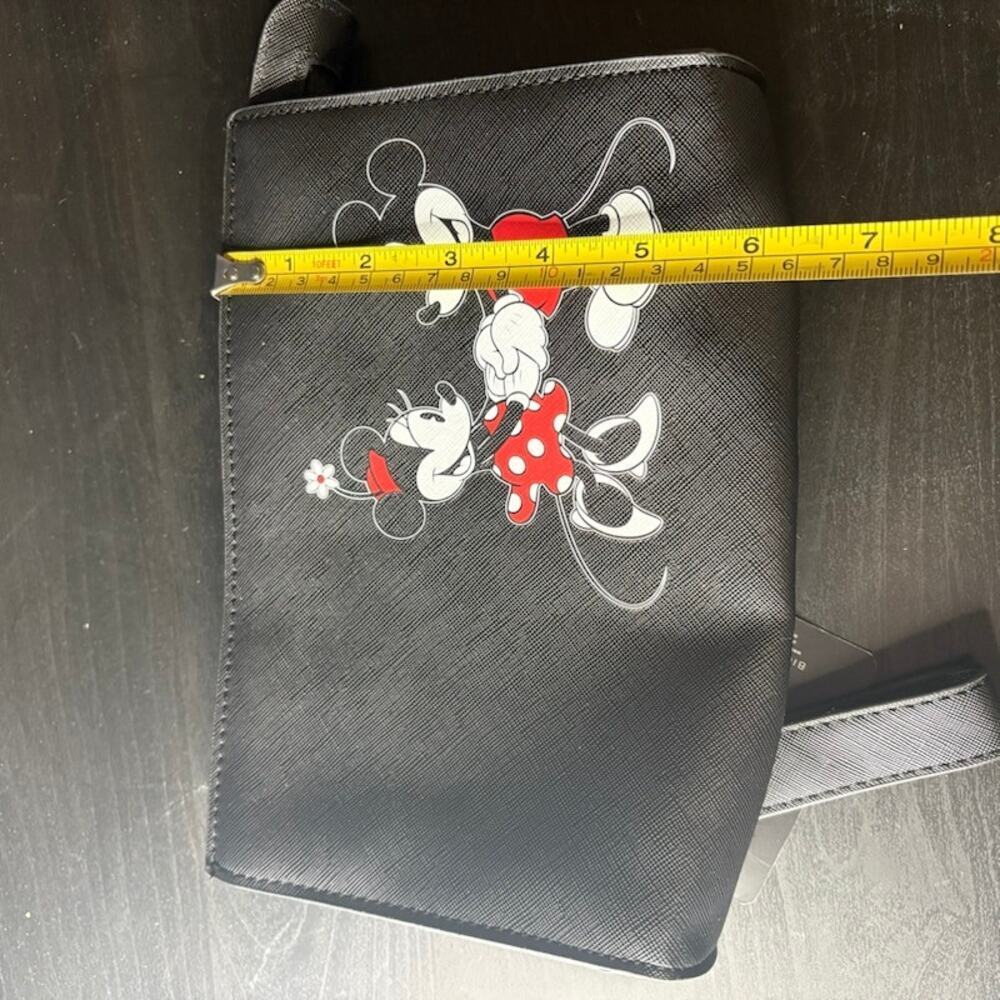 Mickey and Minnie Black Wristlet Clutch Disney Bioworld NWT - Picture 8 of 8